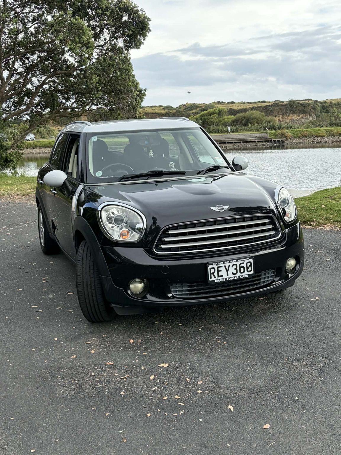 Trade Me Motors Facebook ad: Thousands to search, seconds to find.