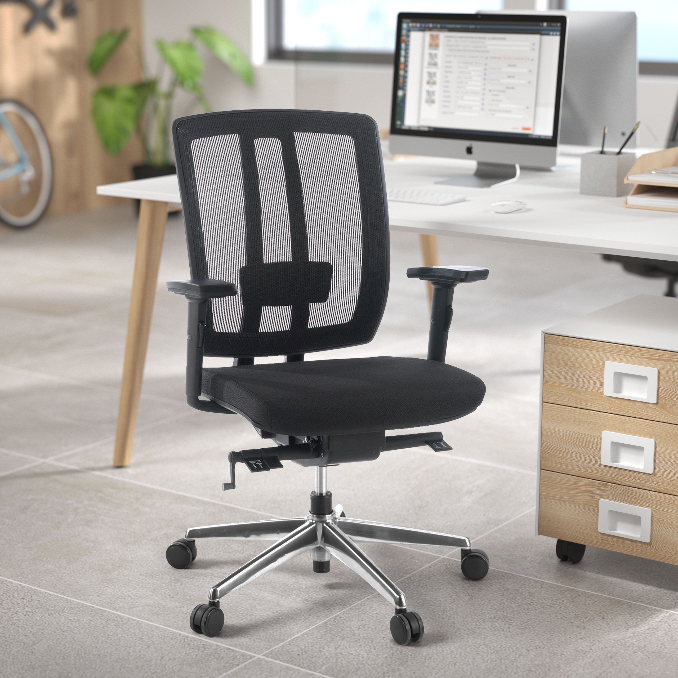 Ofiprix Facebook ad: Número 1 en Muebles de Oficina ¿Listo para…