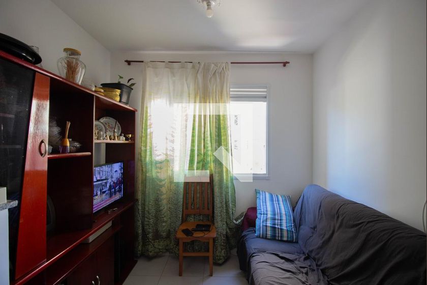 QuintoAndar Facebook ad: Sua próxima casa está a um clique.