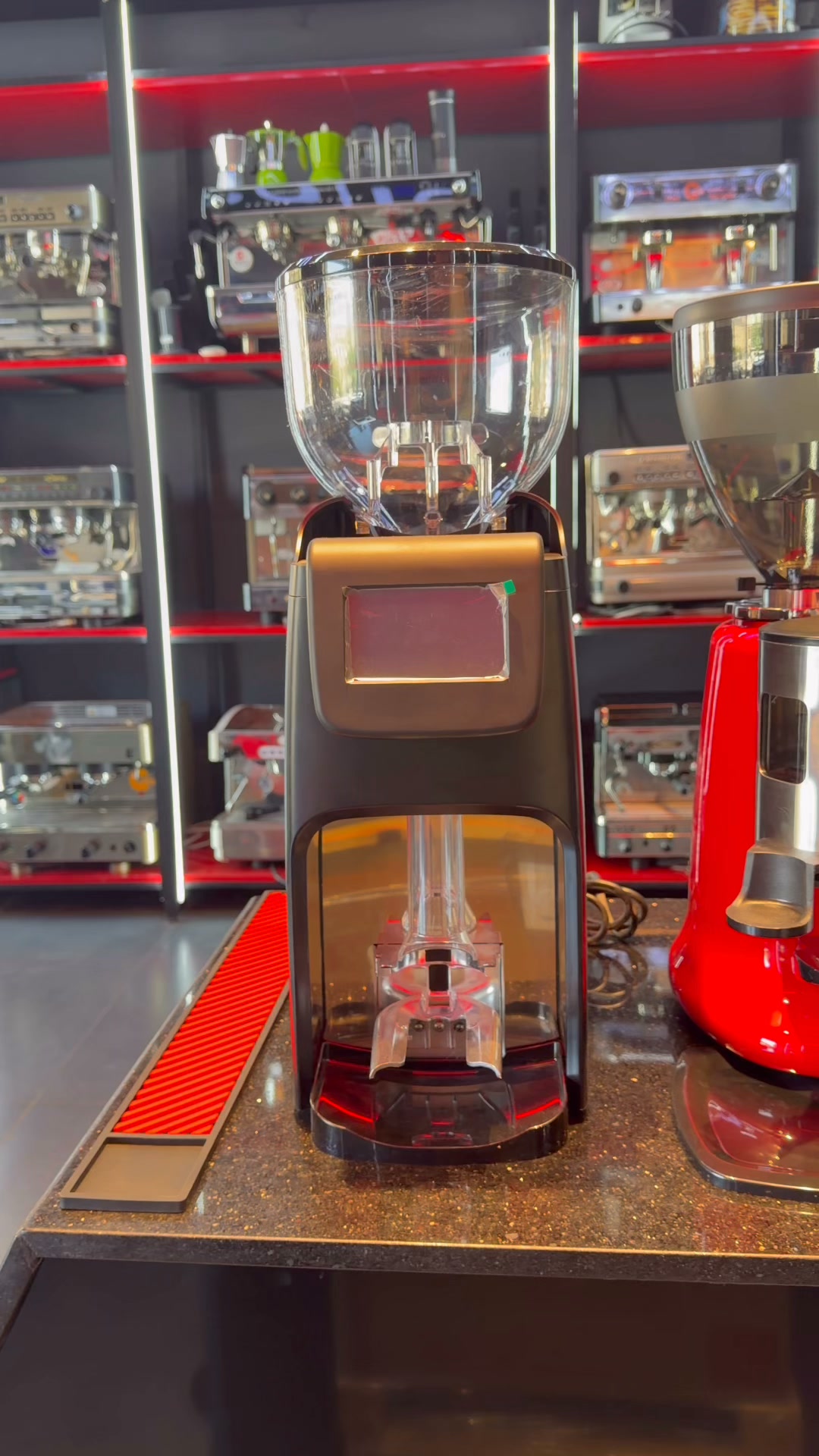 مكنات الأسبرسو في سوريا والأمارات coffee machine in Syria coffee zone Facebook ad: مطاحن قهوة احترافية