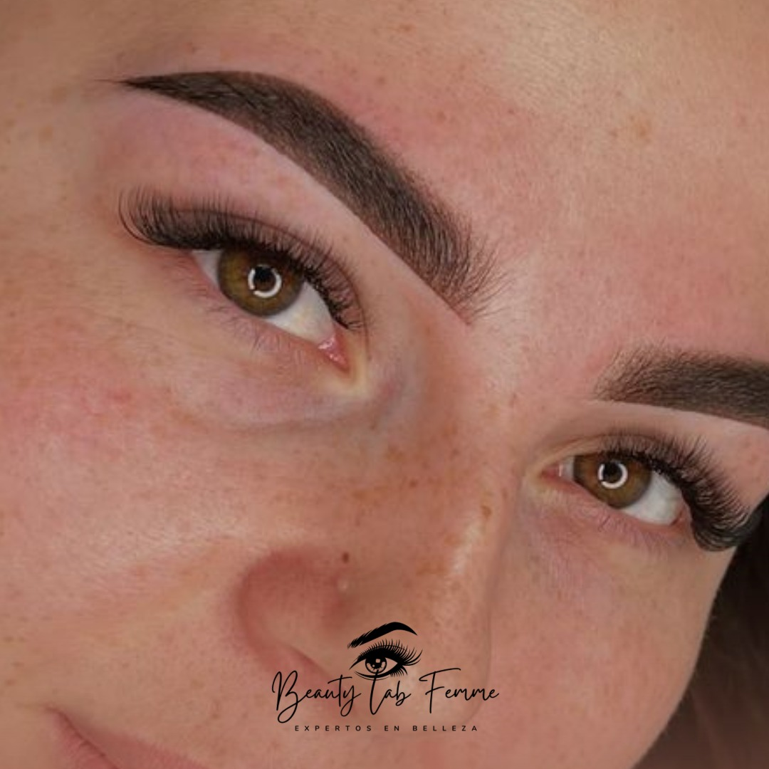 Femme Facebook ad: Diseño de cejas con distintas técnicas
