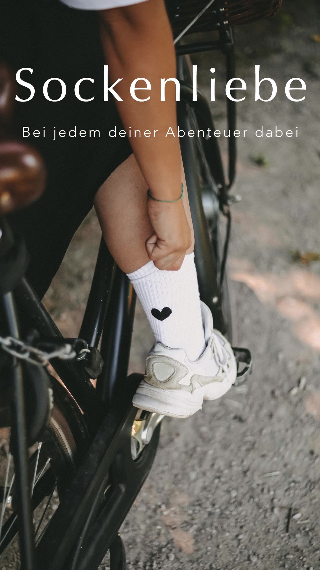 Eulenschnitt Facebook ad: Socken mit Herz & Humor