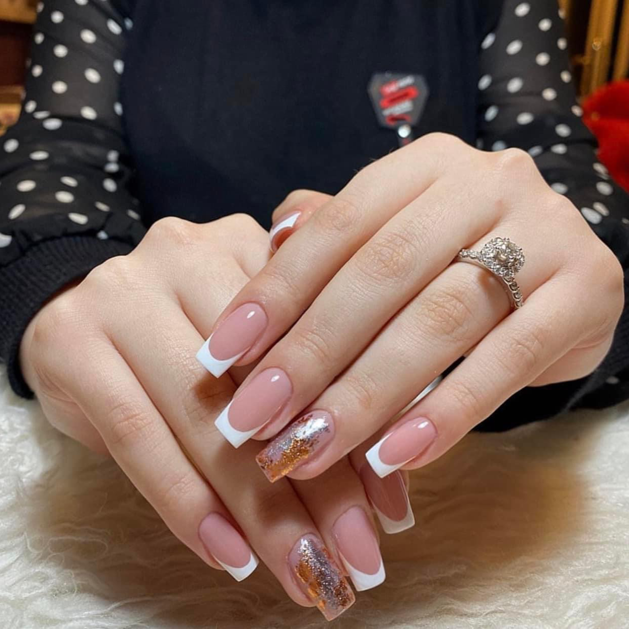 Venus Beauty Salon Facebook ad: Metoda Akryl French