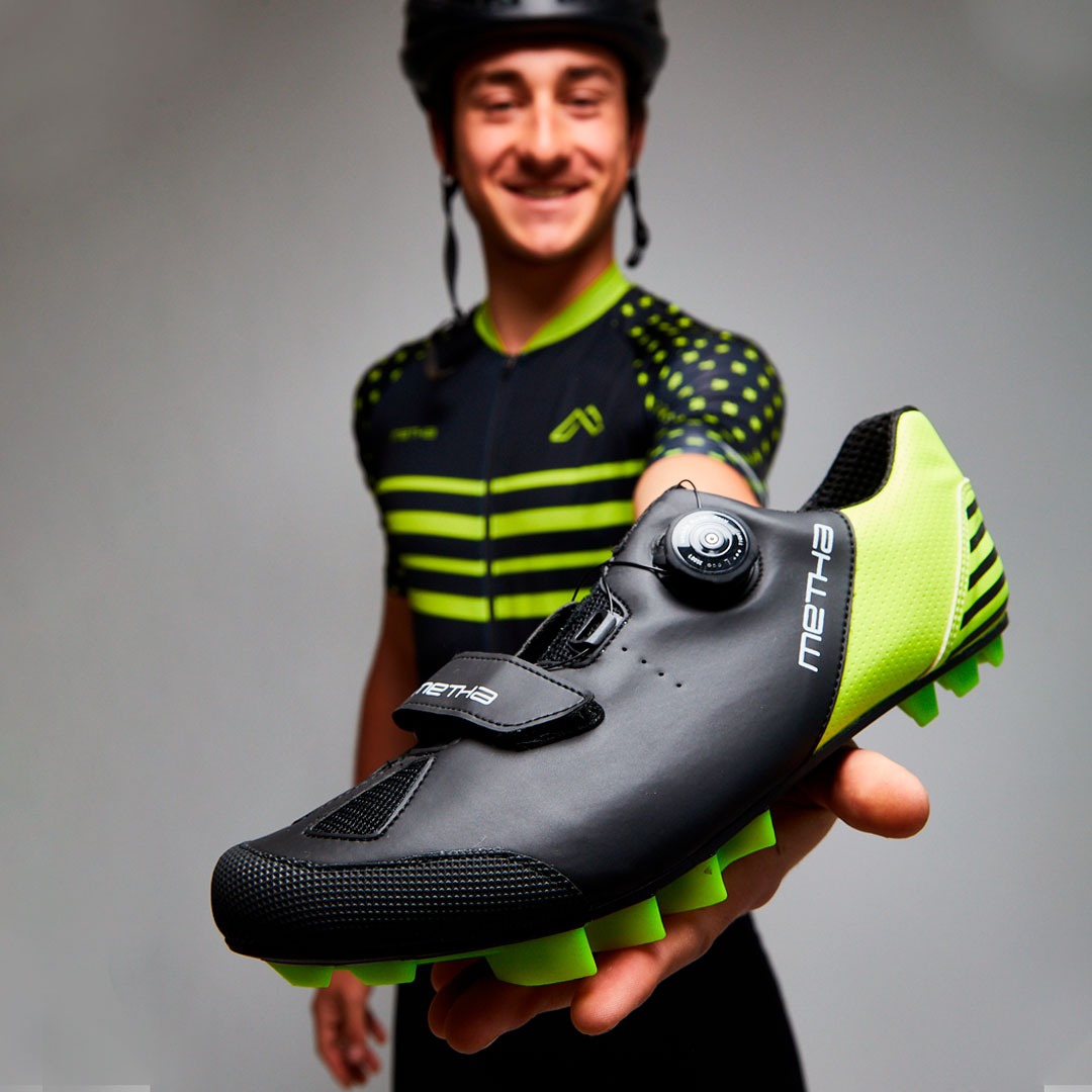 Metha Cycling Shoes Facebook ad: Zapatilas diseñadas por ciclistas, para ciclistas.