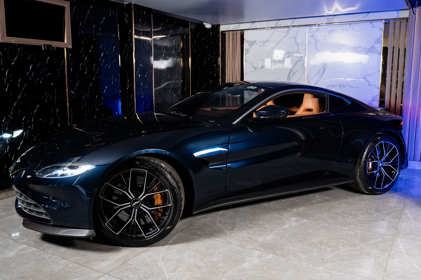 Free Auto Facebook ad: Aston Martin Vantage 2021 (Configuration & Spec)