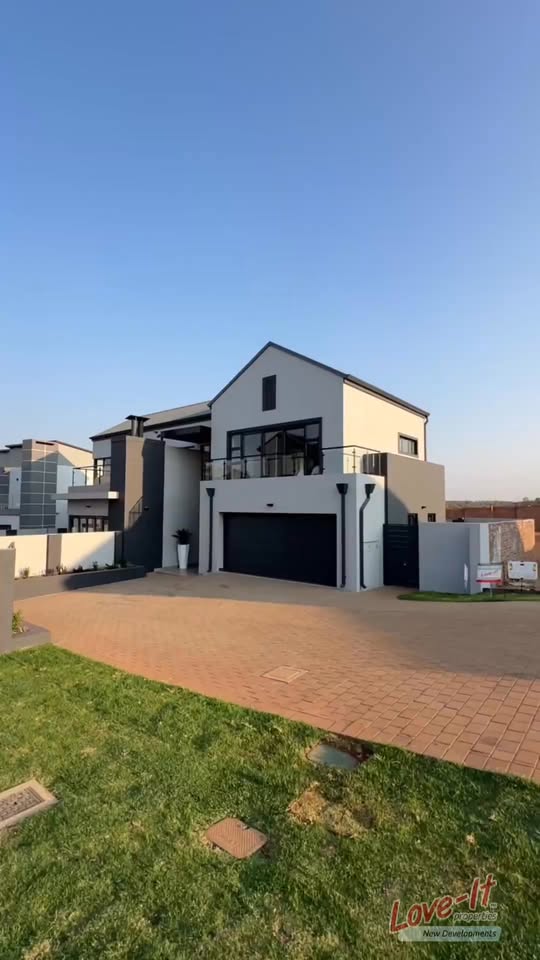 Fountainbrook Estate Modern Homes Love-It Properties Facebook ad: Dreaming of your perfect home?