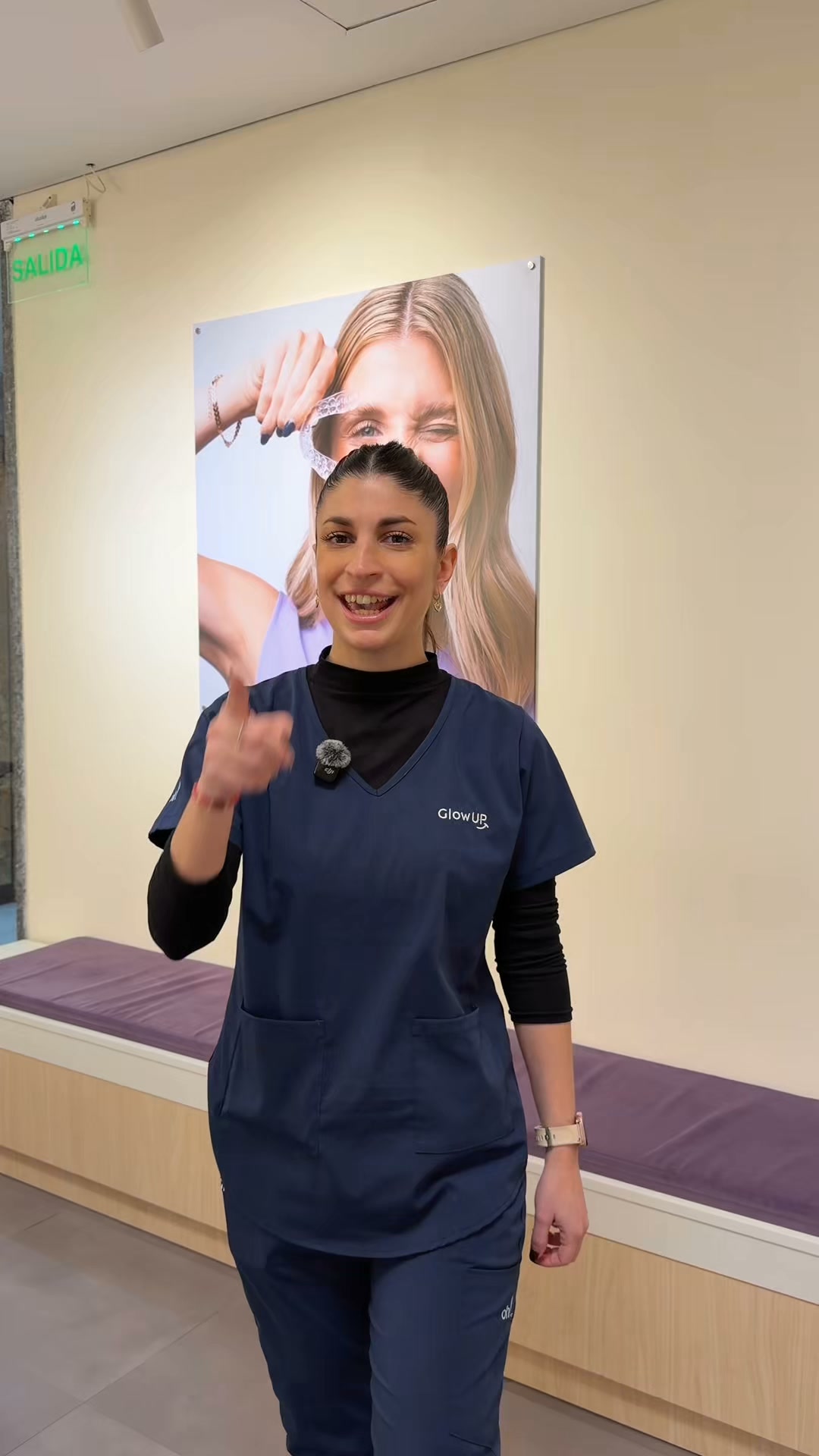 Glowup Argentina Facebook ad: Tu mejor sonrisa se está construyendo.