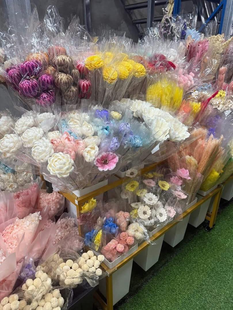 Xinman international flower supply co.(3) Facebook ad: 𝗗𝗶𝗿𝗲𝗰𝘁 𝗜𝗺𝗽𝗼𝗿𝘁𝗲𝗿 & 𝗪𝗵𝗼𝗹𝗲𝘀𝗮𝗹𝗲…