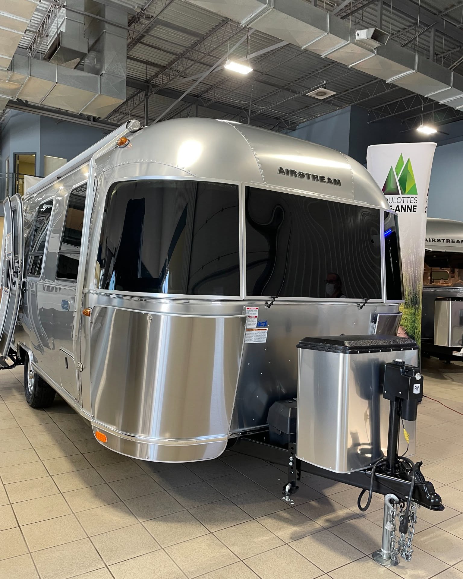 Dominique Moyses Facebook ad: 2020 AIRSTREAM bambi 22ft