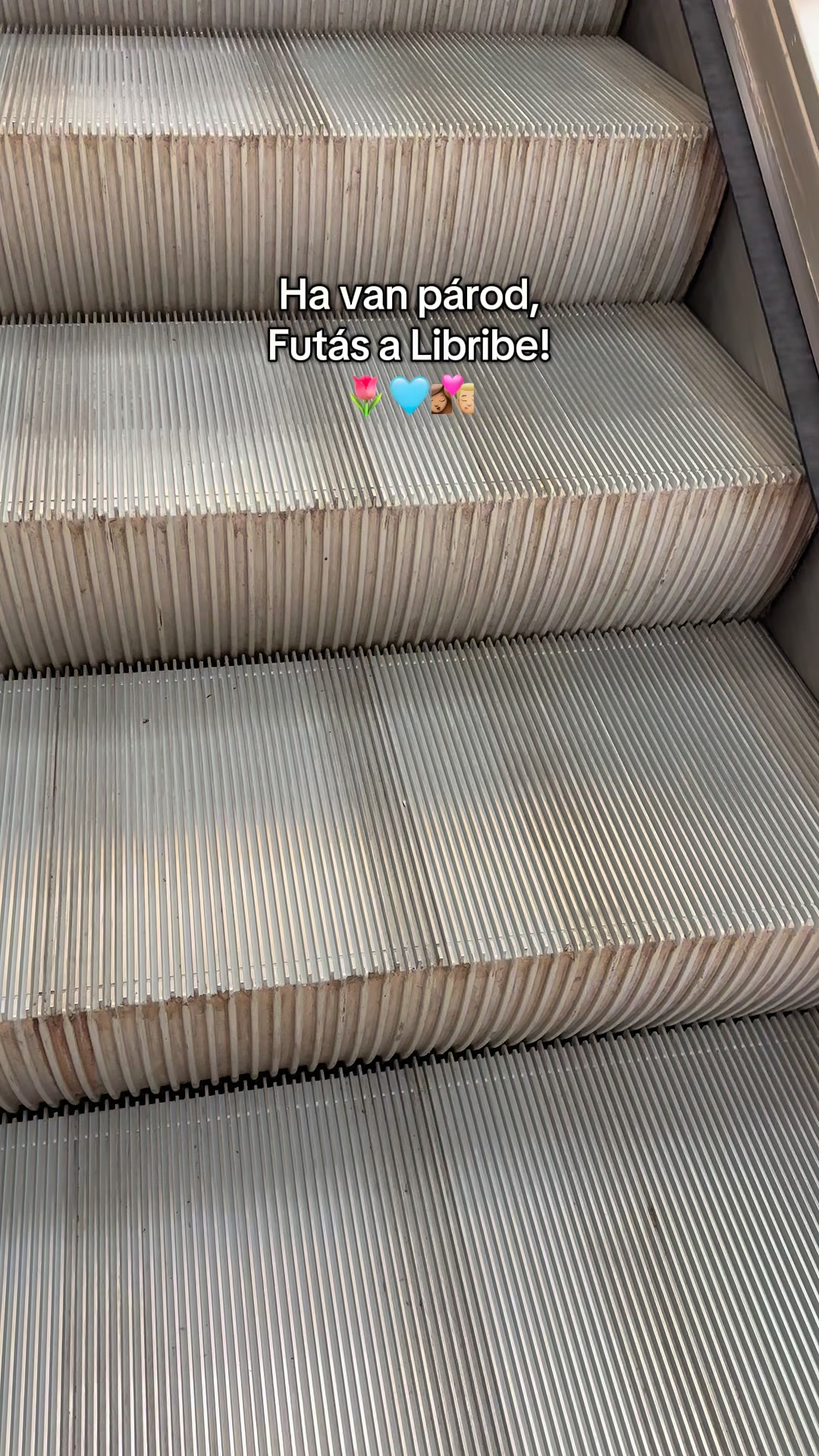 100Moments Facebook ad: Már a Líra és Libri üzletekben is!