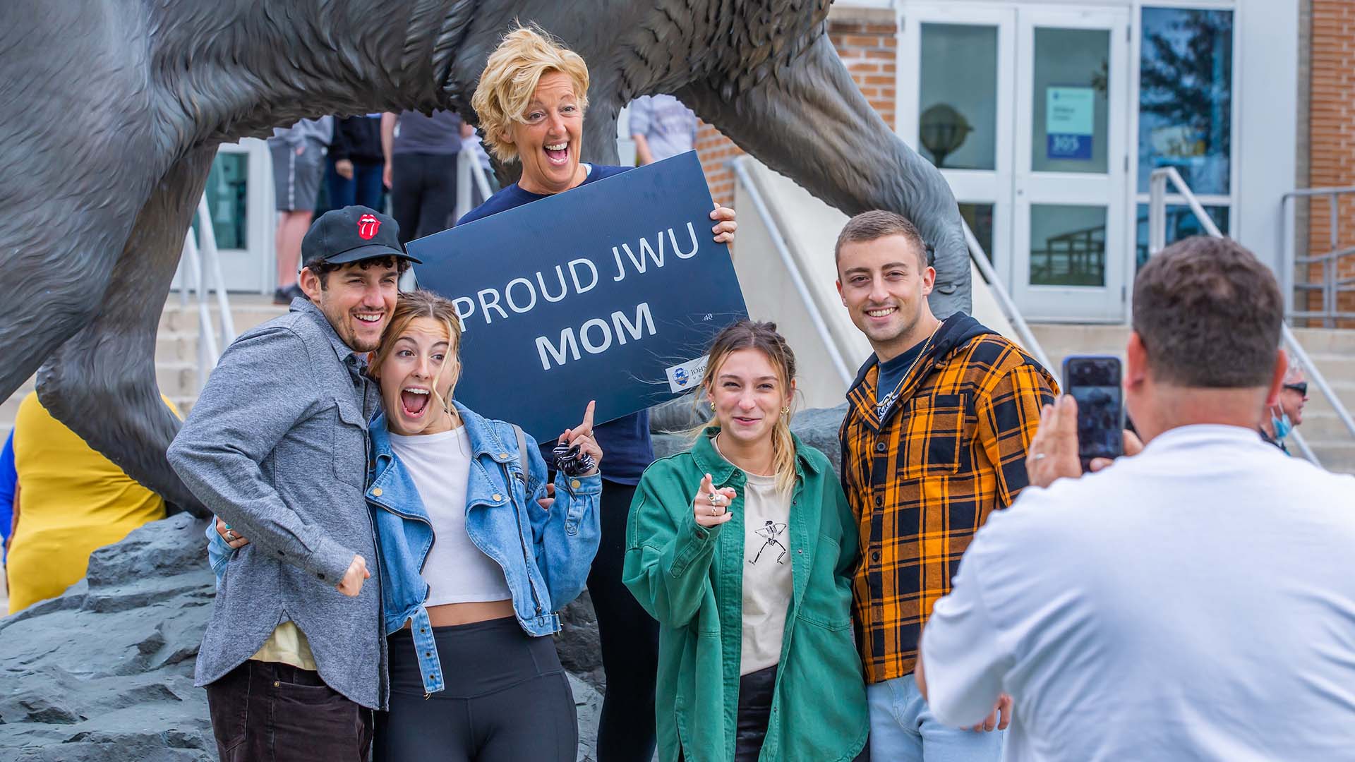 Johnson & Wales University Facebook ad: 7 Things Parents Want to Know About JWU
