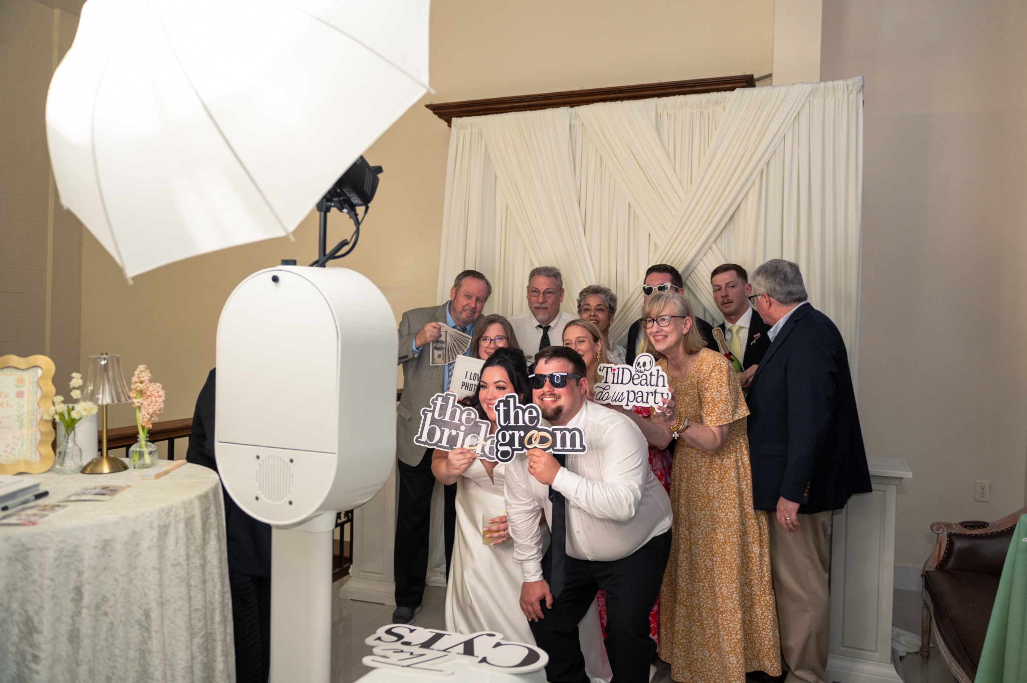 Flashback Houston Photo Booth Facebook ad: Houston couples, some guests want one good photo…