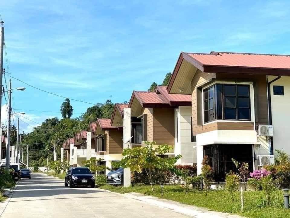 Davao Realtor Alyssa Plaza Facebook ad: Chat in Messenger