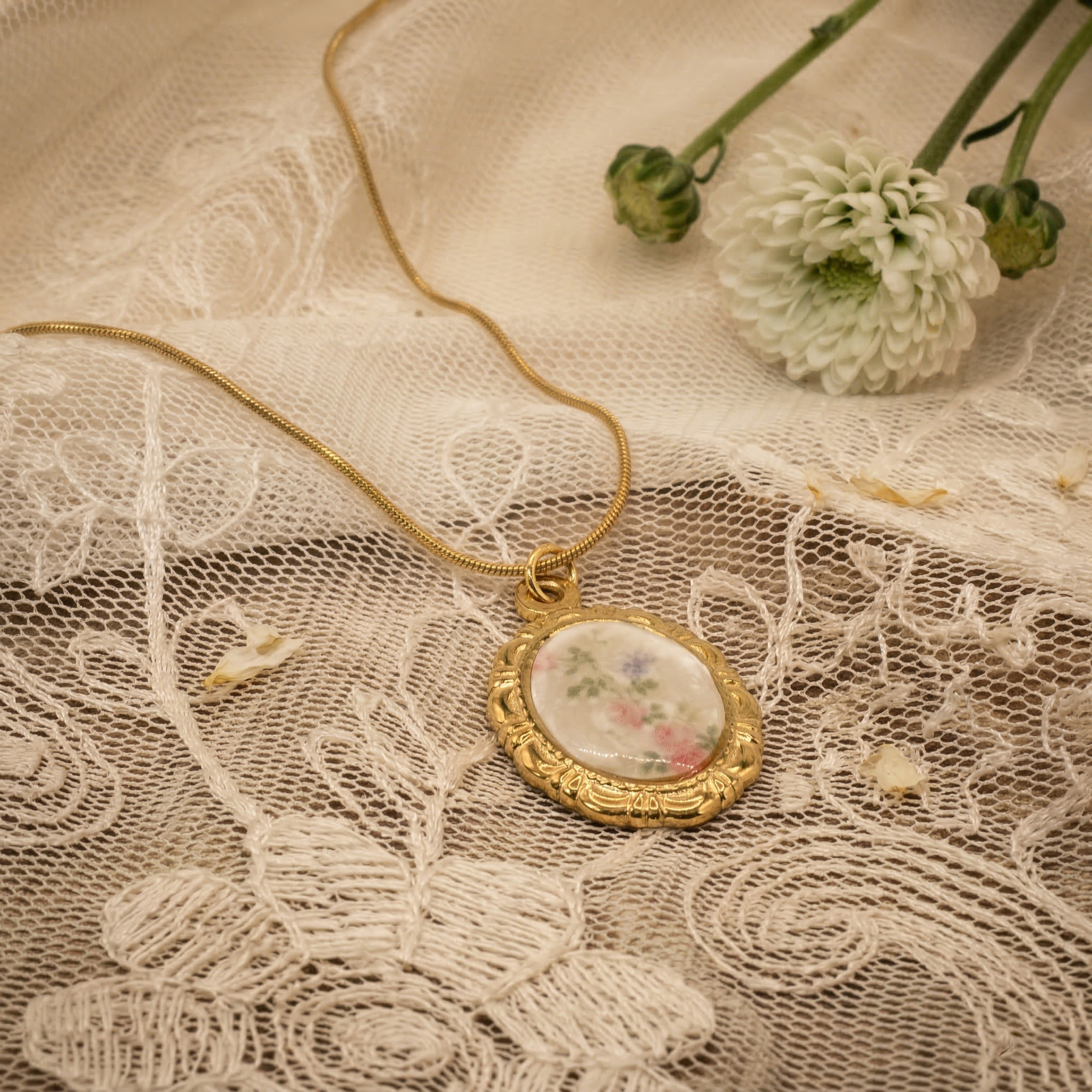 Tair Eyal Handmade Jewelry Facebook ad: >>תכשיטים לנשים מיוחדות