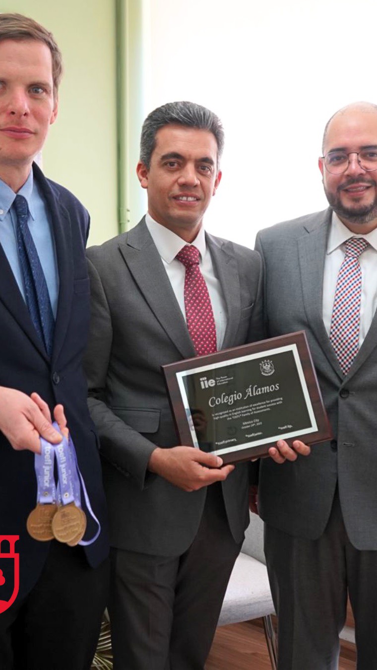 Colegio Álamos Facebook ad: Nos llena de orgullo compartir con nuestra comunidad…