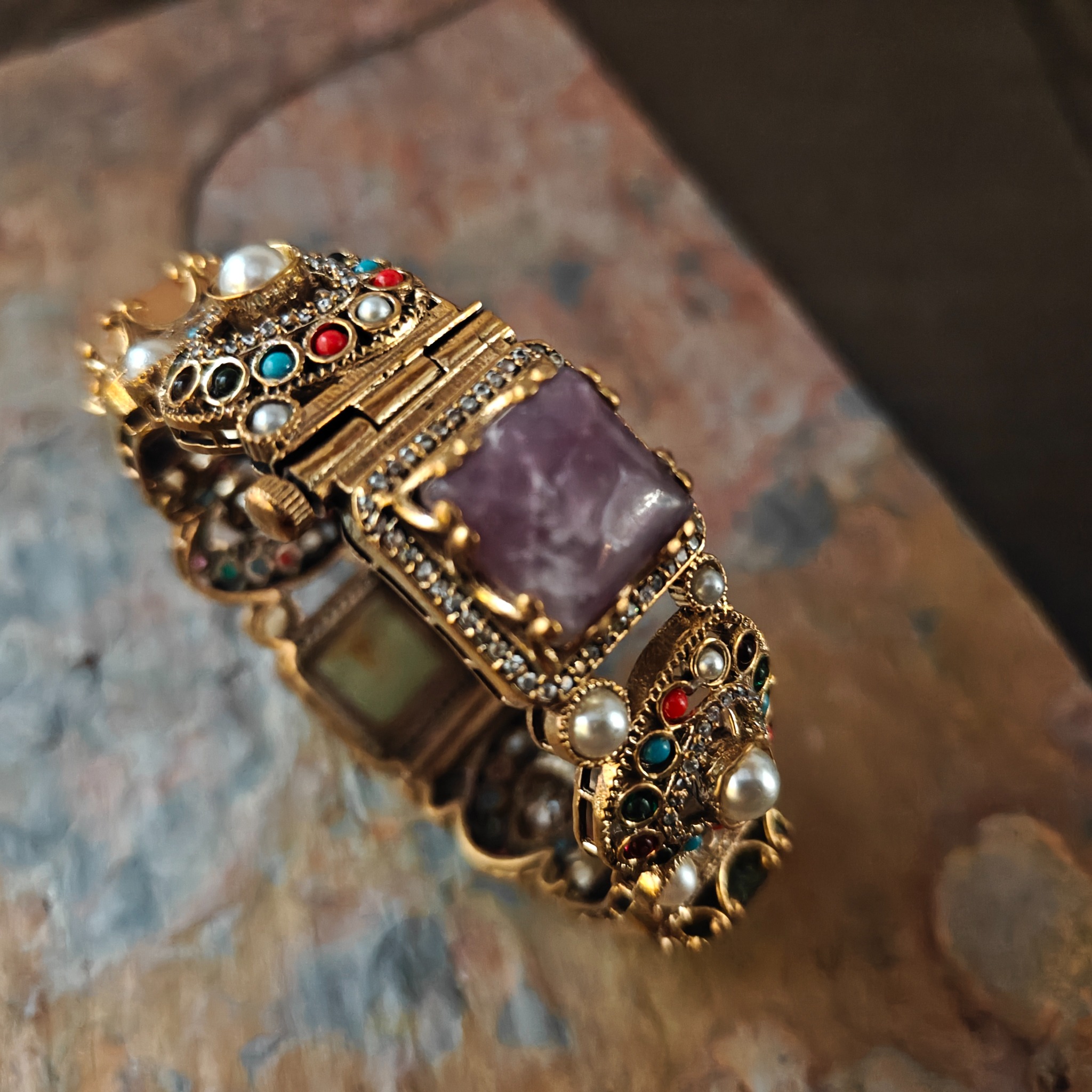 WEAR ME Facebook ad: Limited Time Offer!
