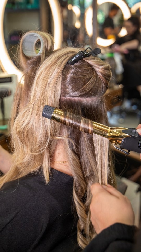 MQ Professional Hair Styling Facebook ad: Todo cacho começa com um bom movimento.⁣