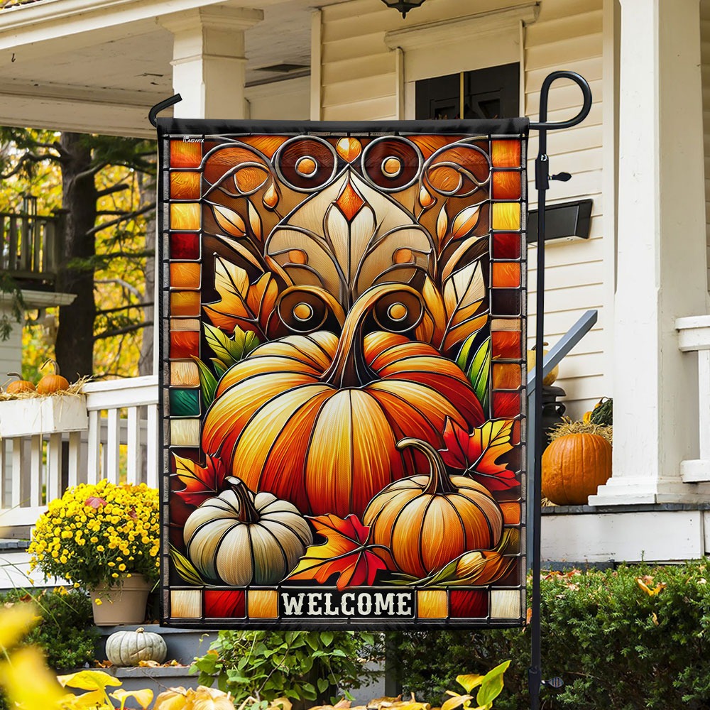 Flagwix.com Facebook ad: Your favorite season deserves a flag to match.