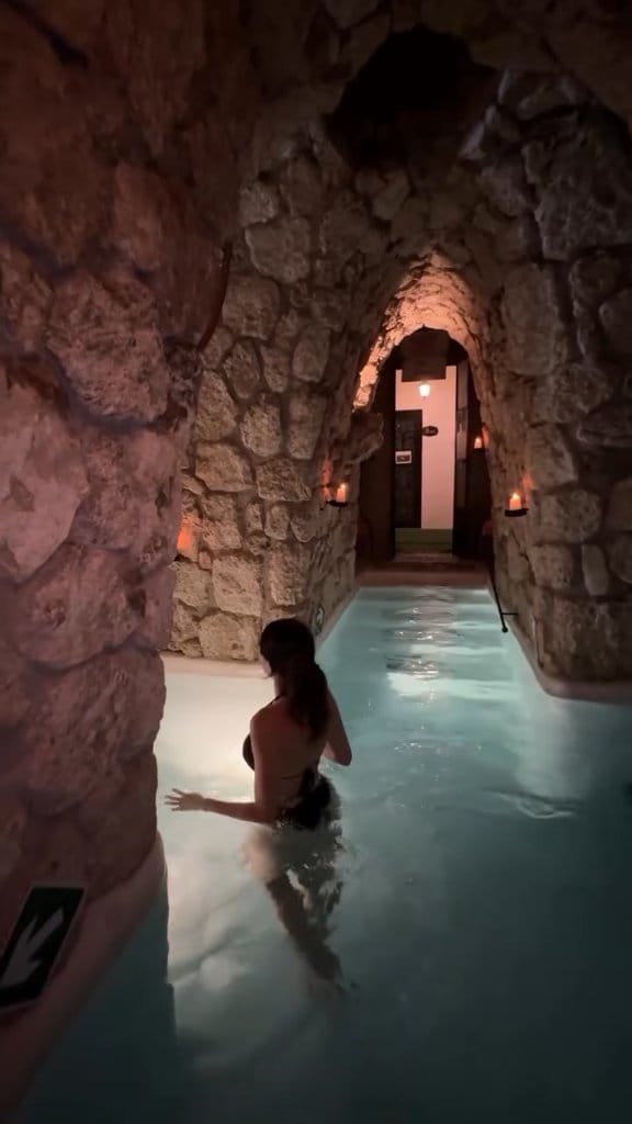 Albercas Subterráneas Mayanza Baths Facebook ad: Tu escape perfecto en Mayanza Baths