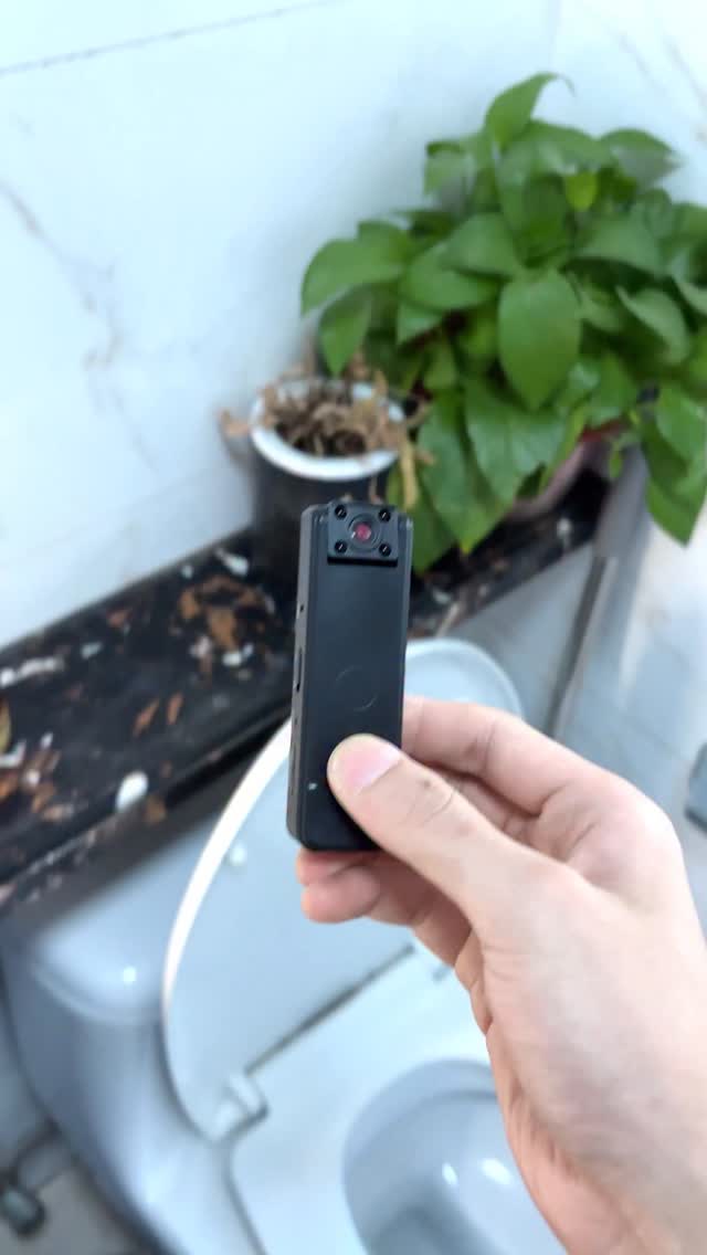 Shoptemu Facebook ad: Don’t miss this thumb camera from @shoptemu!