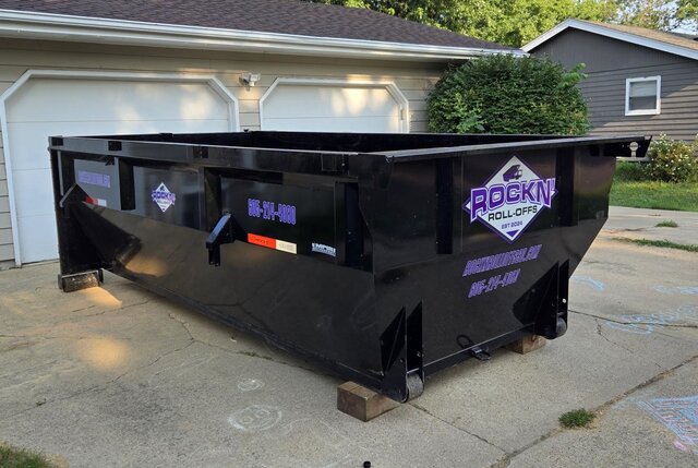 Rock N Roll-Offs Facebook ad: The Best Dumpster Rentals in Sioux Falls