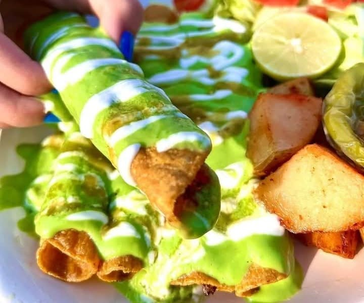Antojitos las 5 Marìas Facebook ad