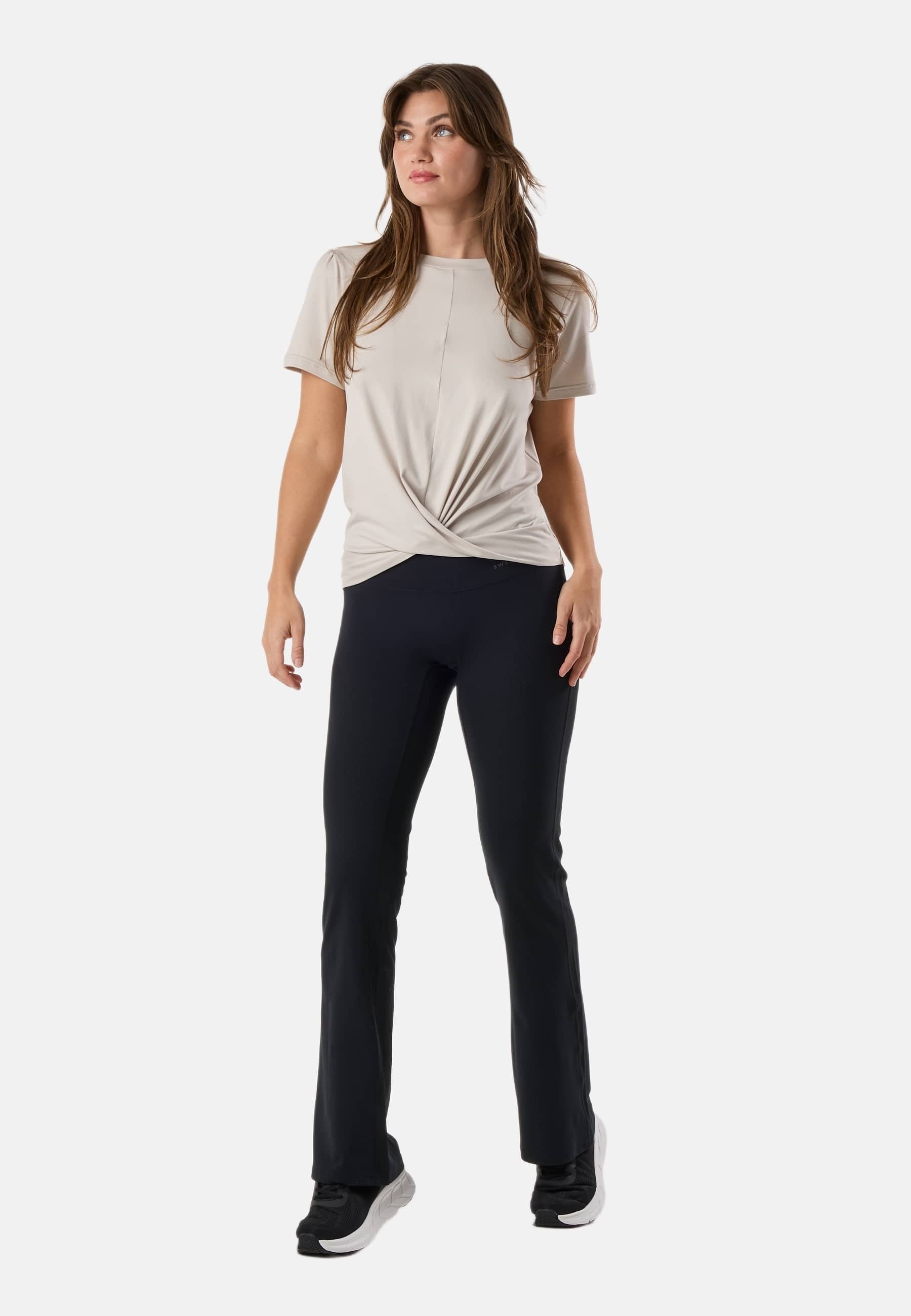 Zalando Facebook ad: Découvrez les dernières tendances mode et beauté chez…