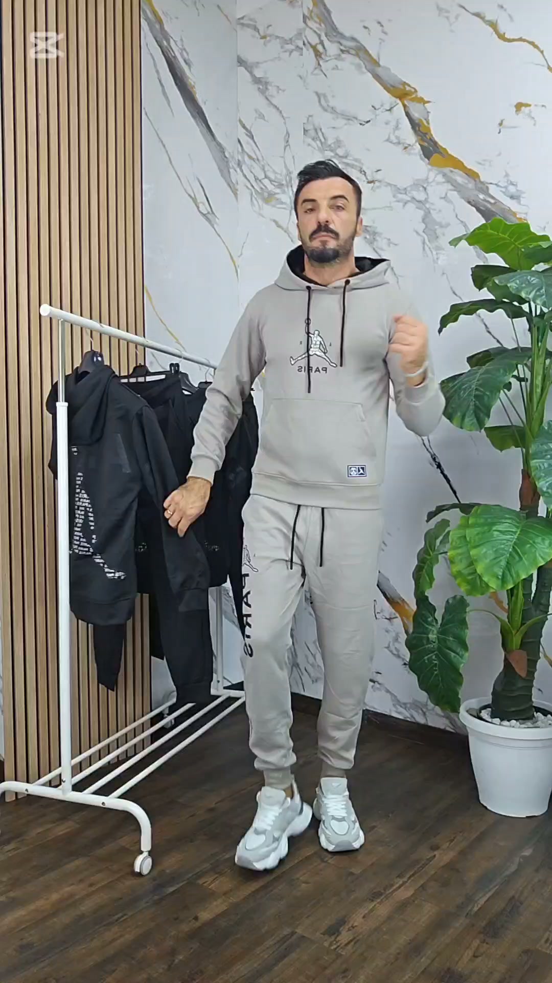 Andrema Store Facebook ad: Resi Facili e Sicuri entro 14 Giorrni