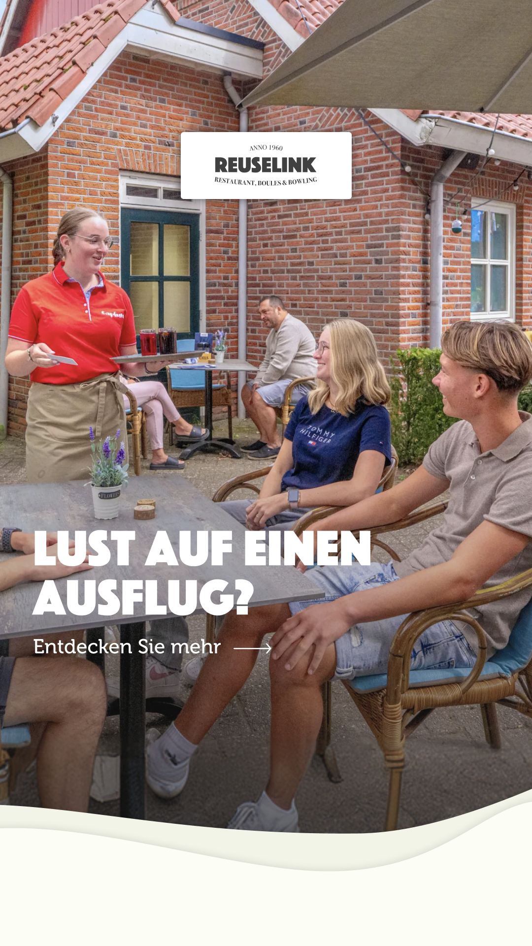 Reuselink restaurant/feesten/bowling Facebook ad: 𝗘𝗿𝗹𝗲𝗯𝗲 𝗲𝗶𝗻𝗲𝗻 𝗧𝗮𝗴 𝘃𝗼𝗹𝗹𝗲𝗿 𝗴𝘂𝘁𝗲𝗺…