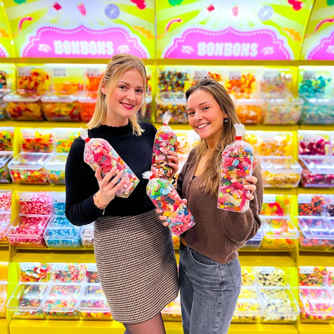 L'Univers de la Gourmandise Facebook ad: DÉCOLLAGE VERS LE PLUS GRAND MAGASIN DE BONBONS…