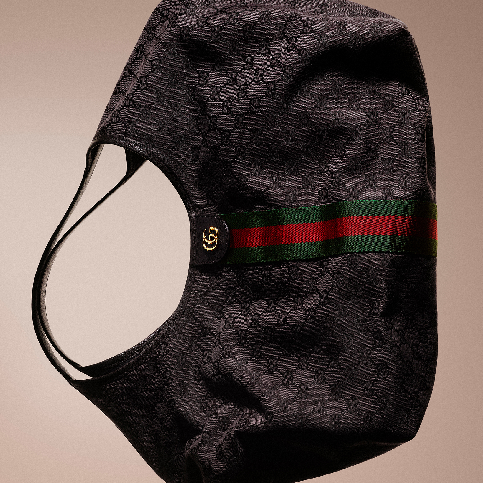 Gucci Facebook ad