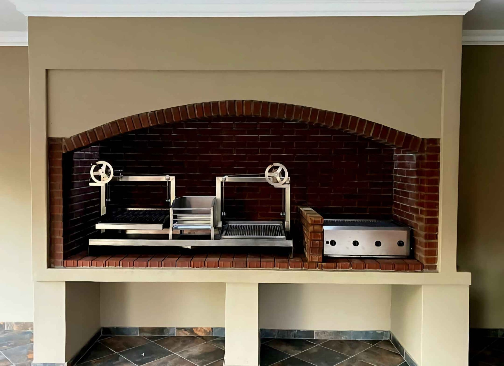 Heyns Meyer Facebook ad: ARGENTINIAN /PARRILLA GRILL INSERTS