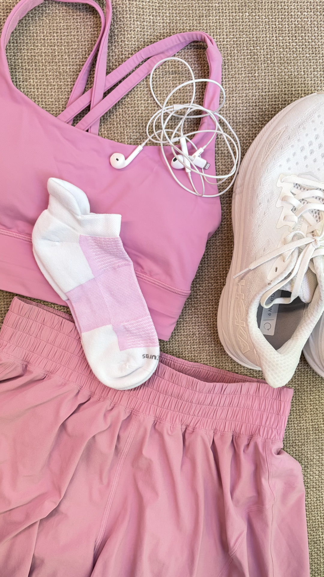 Feetures Facebook ad