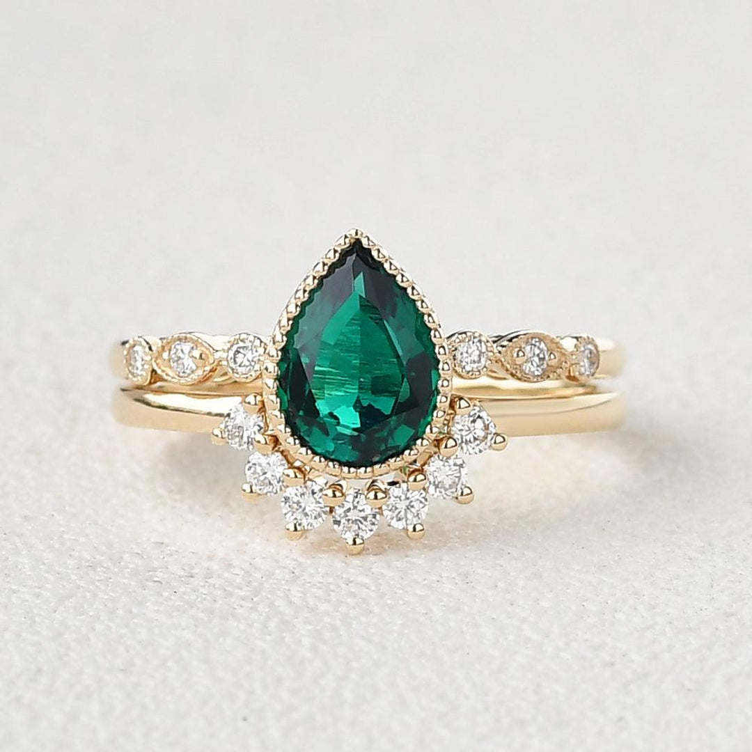 Felicegals Facebook ad: Discover our stunning collection of engagement rings…