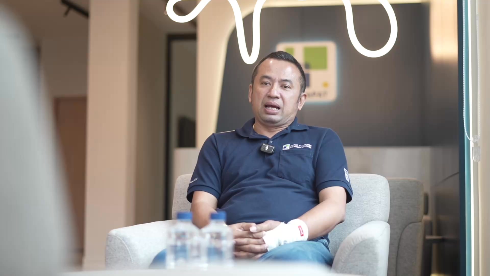 OF Messenger Facebook ad: สนใจบริการแมสเซนเจอร์? แอดไลน์ @OFmessenger