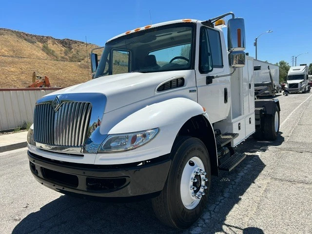 Olivares Auto sale Missouri Facebook ad: $11,500 - 2008 INTERNATIONAL 4400