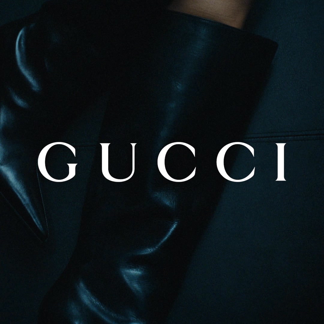 Gucci Facebook ad: Estrelando Emily Ratajkowski para a bolsa Giglio, uma…