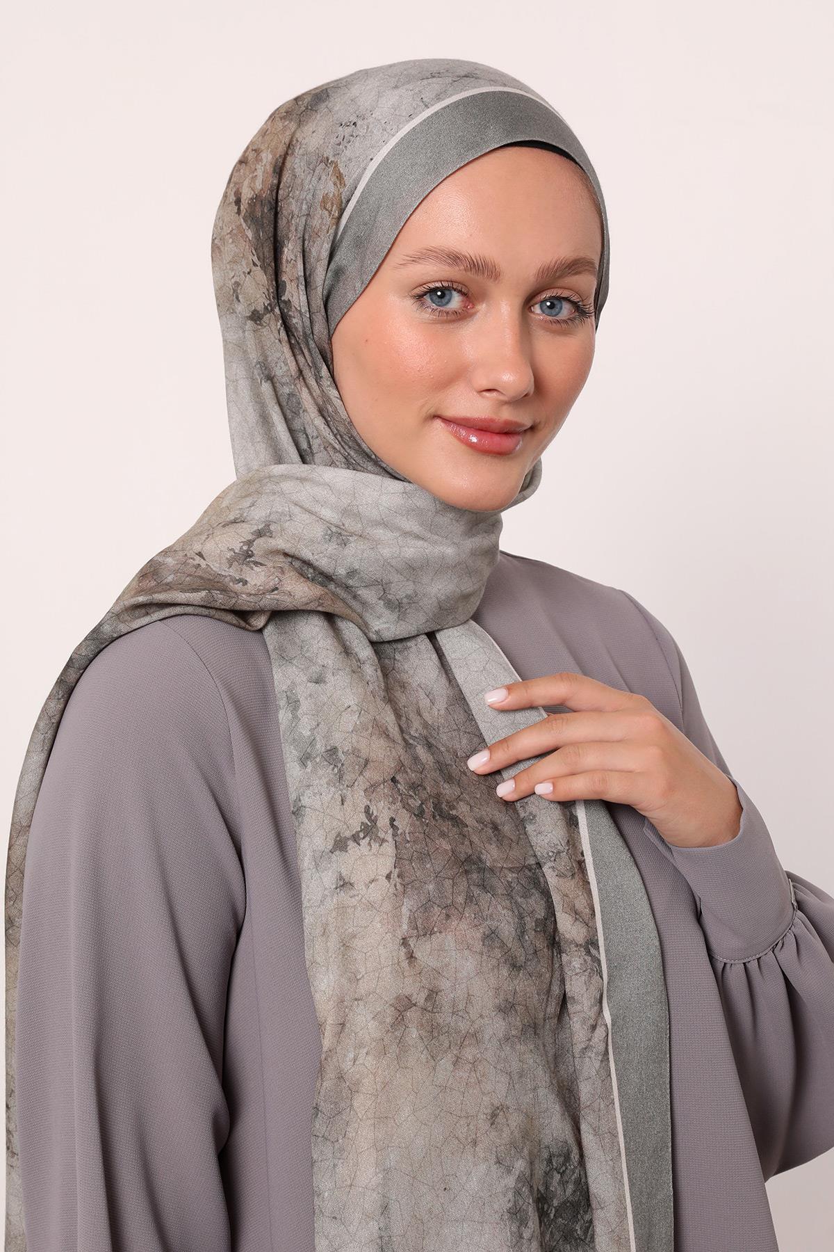 Her scarf  Facebook ad