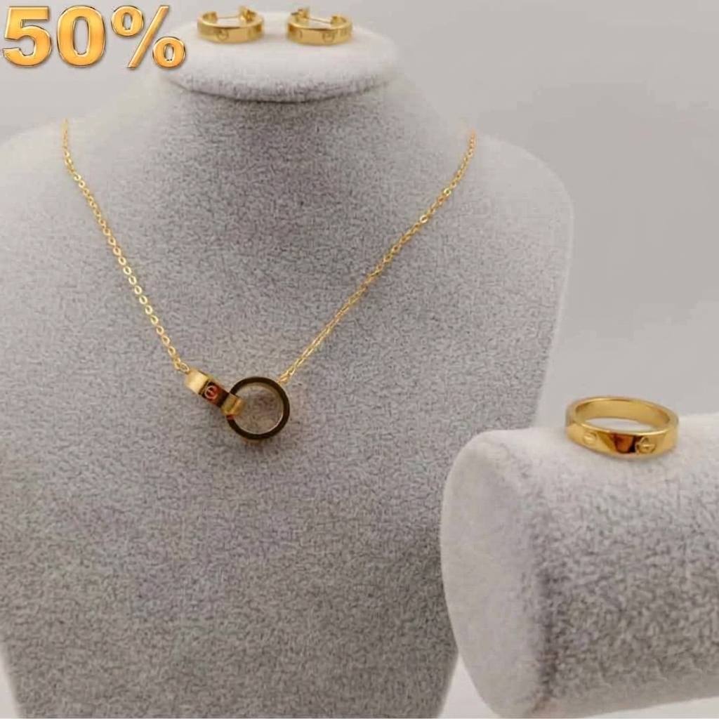 Triovari Accessories Facebook ad: Elevate your look with our stunning jewelry sets