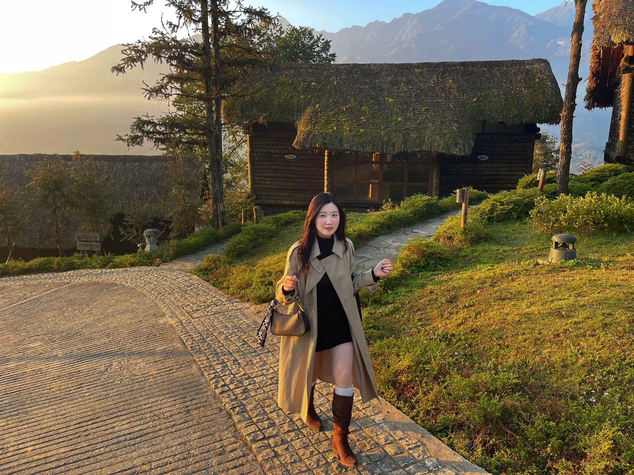 Sapa Jade Hill Resort & Spa Facebook ad: Sáng dậy sớm, bước ra khỏi bungalow, khung…