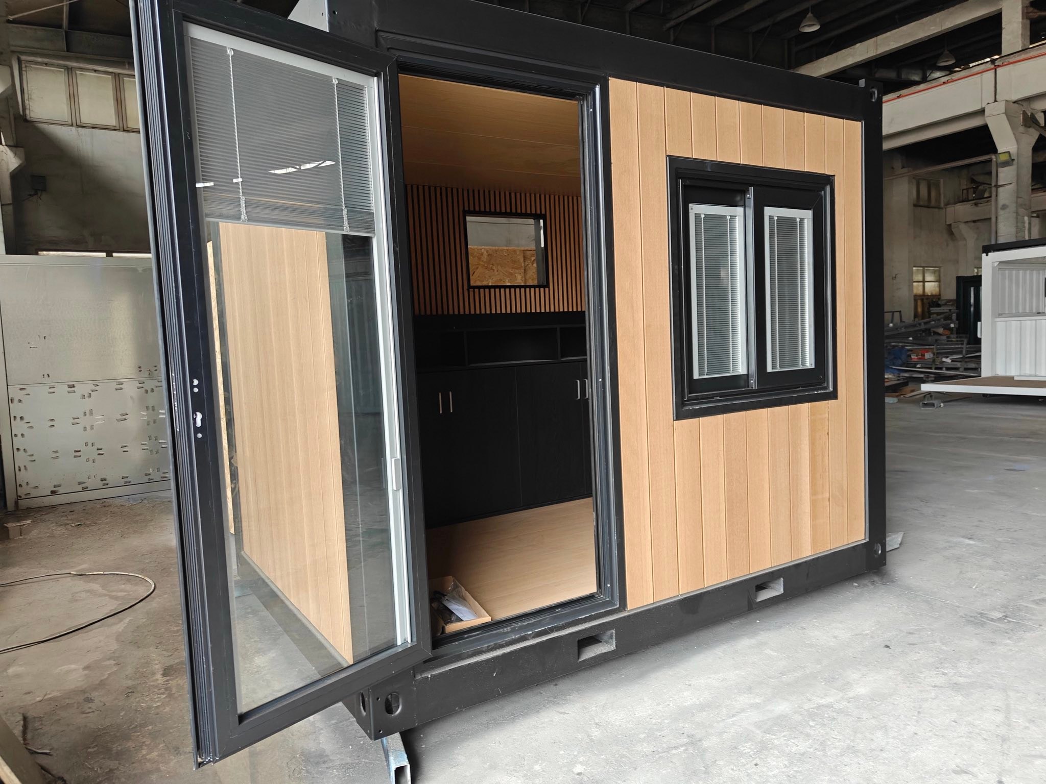 ValueMax Facebook ad: Introducing Alpenhutt Premium Portable Spaces!