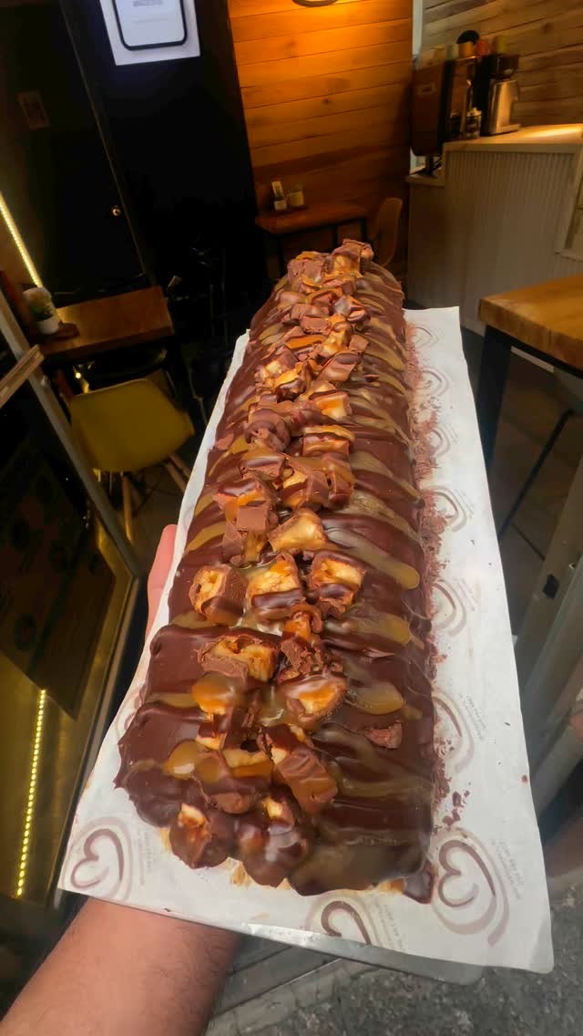 Brazolovers Facebook ad: ¡Déjate tentar! Nuestro brazo gitano de Snickers combina…