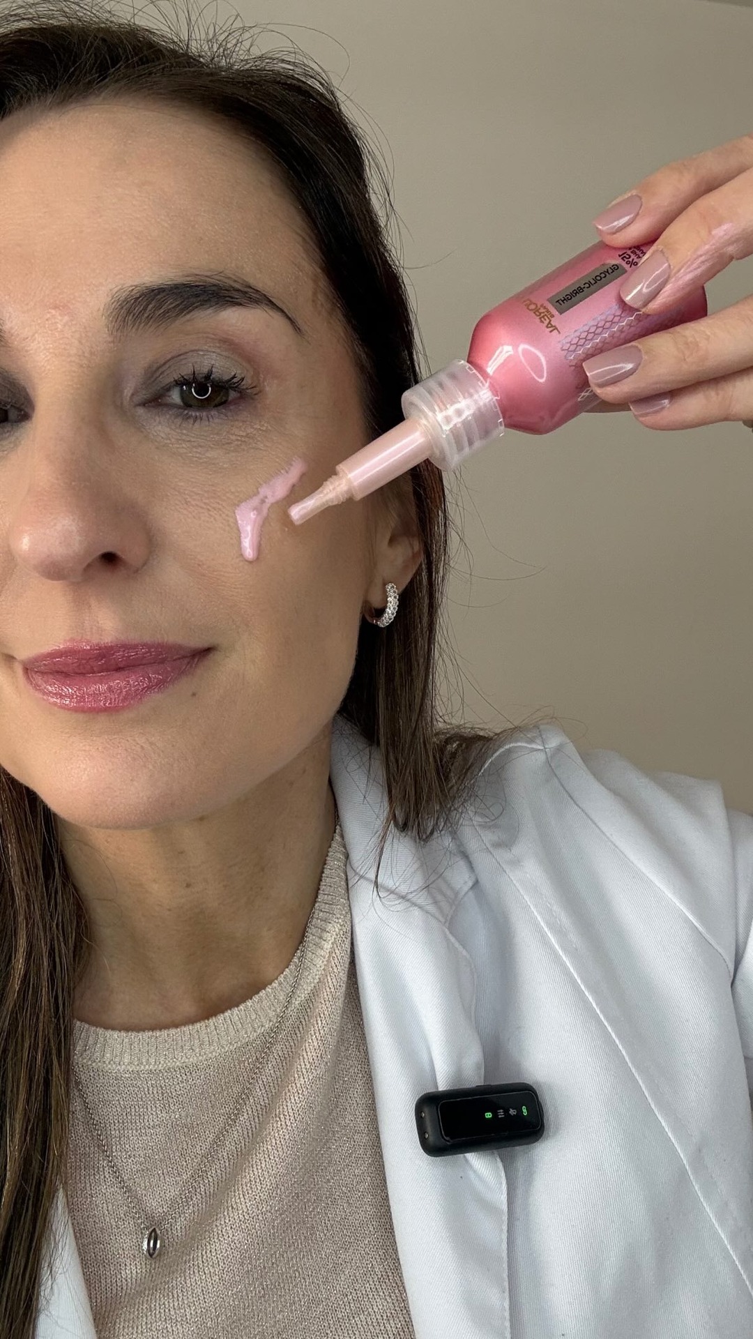 L'Oréal Paris Facebook ad: Un peeling en casa?.