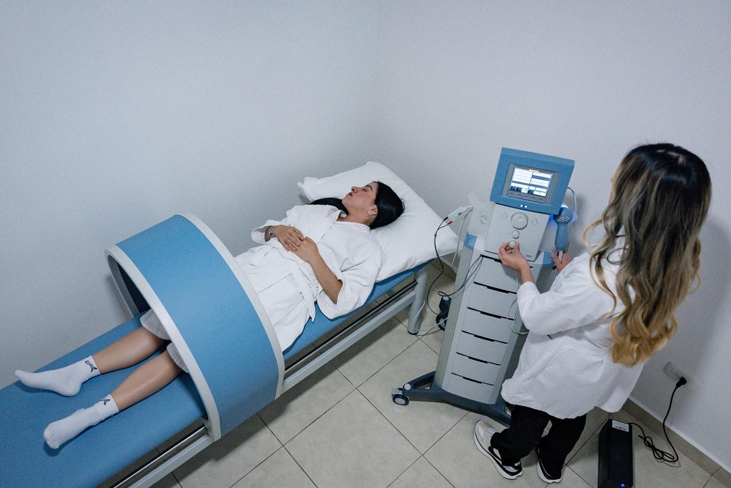 Fisionova Facebook ad: Fisioterapeutas altamente calificados, comprometidos a…