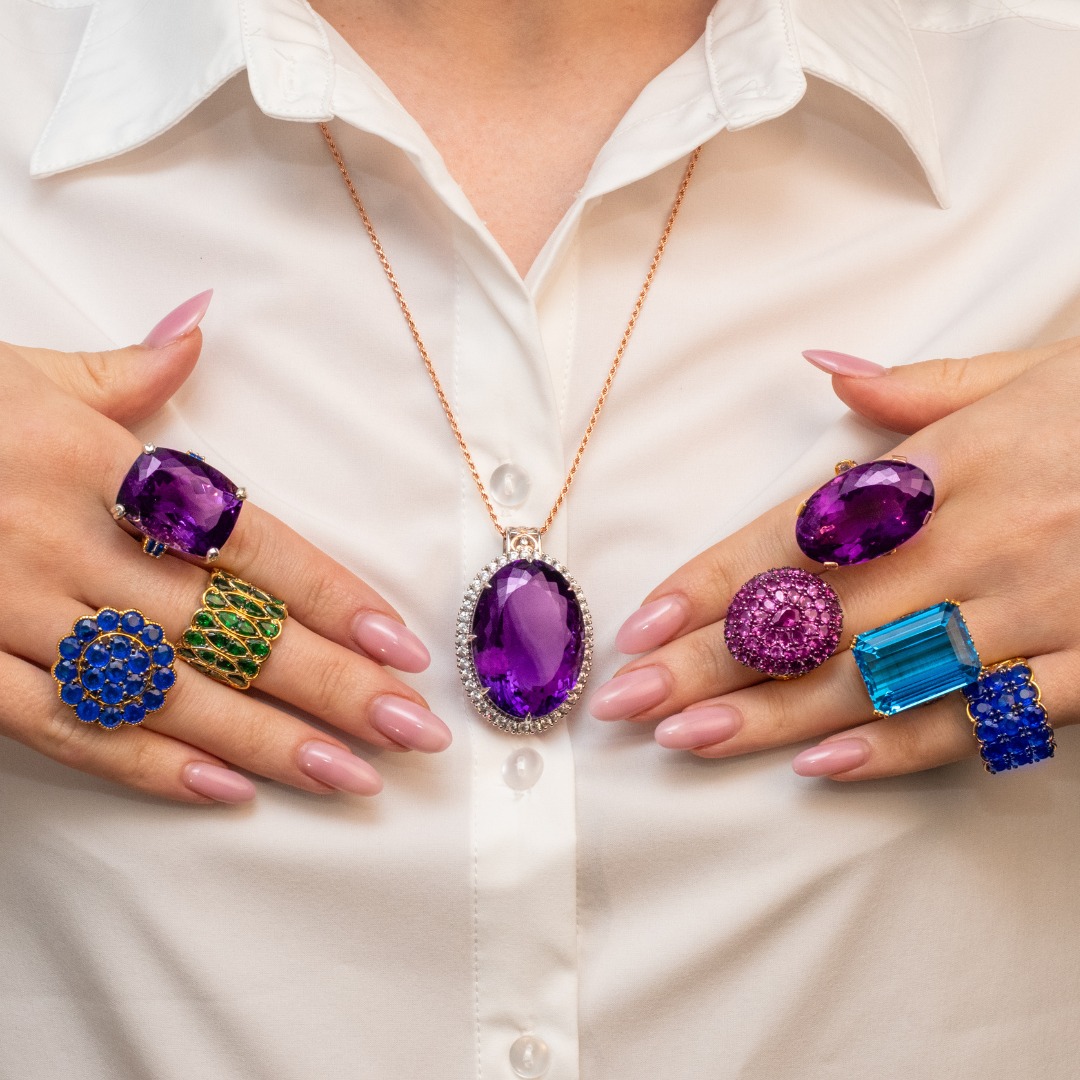 Gems En Vogue Facebook ad: 30+ Years of Elegance!