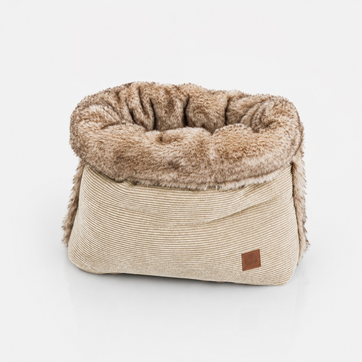 PET & Co. Zürich Facebook ad: Für alle Hunde, die sich am liebsten einkuscheln…