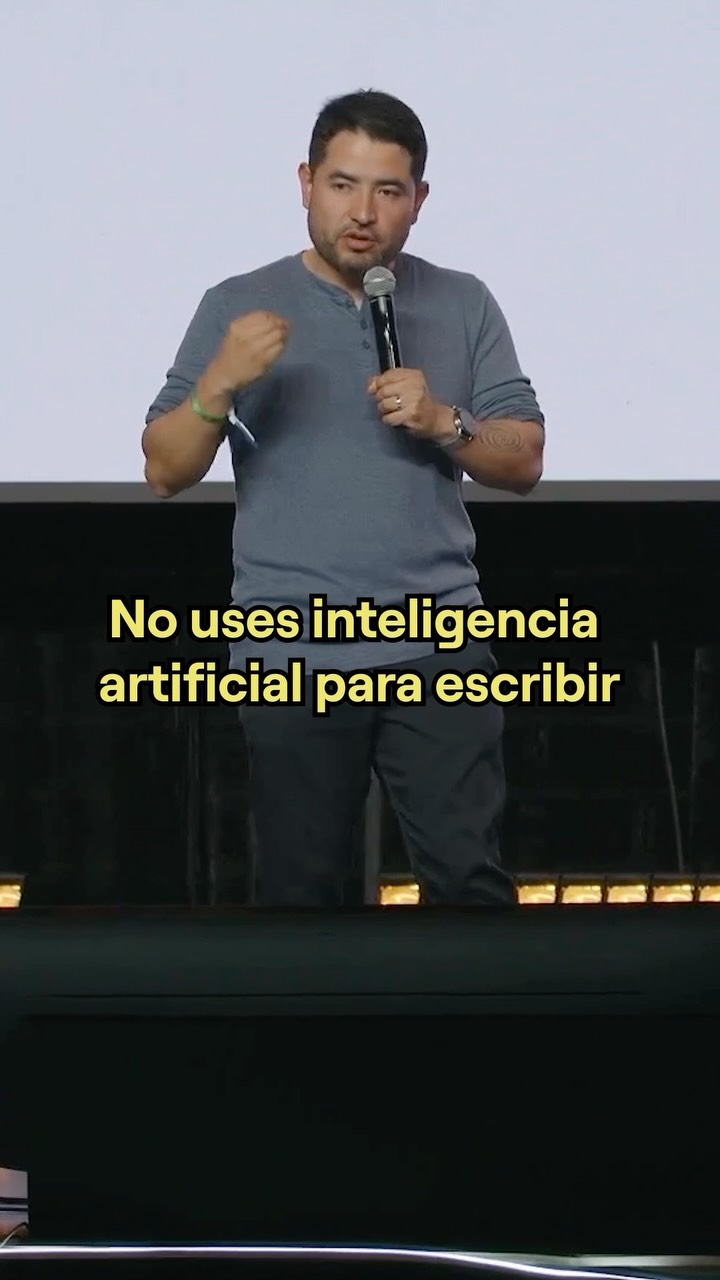 Platzi Facebook ad: No escriban con inteligencia artificial.