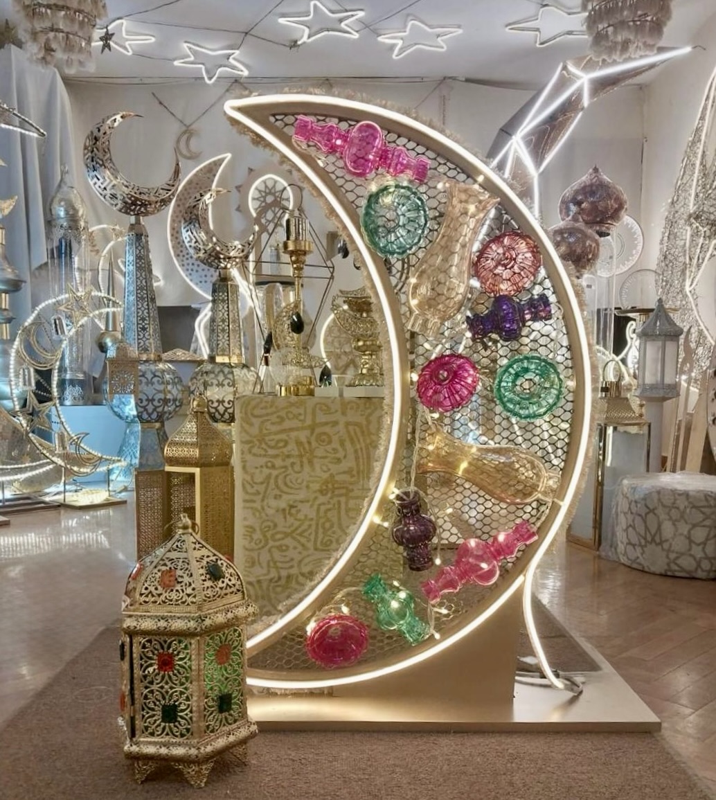 Artshop Seasonal Decorations Facebook ad: Sculptural. Artistic. Unforgettable.