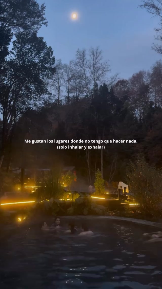Chile Travel Facebook ad: Del norte al sur, Chile está lleno de…