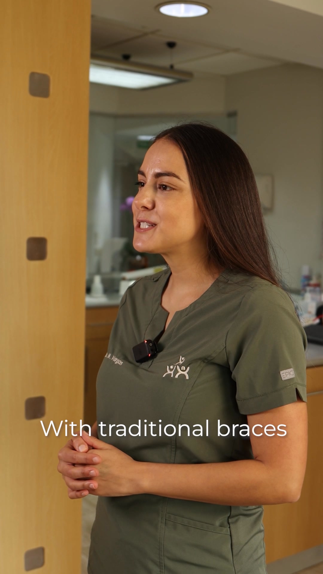 Clínica Dental Gil Facebook ad: ¿Tus dientes están torcidos o apiñados?